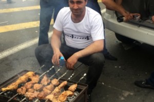 Karen Barbecues in Republic Square to Celebrate Pashinyan’s Election as PM