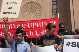 Protesters Demand Resignation of Yerevan Mayor