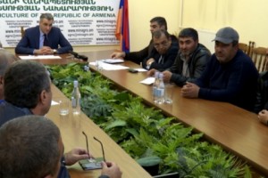 Իգնատի Առաքելյանը  հանդիպել է կաթի մթերման գնից բողոքող ֆերմերների հետ

