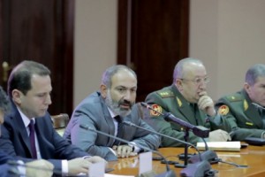Վարչապետ Նիկոլ Փաշինյանը ԶՈՒ բարձրագույն սպայական կազմին է ներկայացրել 
պաշտպանության նորանշանակ նախարար Դավիթ Տոնոյանին