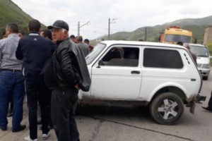 Լոռիում գյուղացիները բացել են ճանապարհը միայն գյուղնախարարությունից ստացված 
հեռախոսազանգից ու խնդրի կարգավորման խոստումից հետո