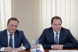 Armenian Defense Minister Meets Russian Officials