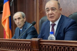 Լեւոն Բարսեղյան. «Ավագանու 13 անդամներն էս մասխարեն սարքելու համար պիտի հրաժարական տան»
