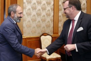 Prime Minister Hosts U.S. Ambassador: Washington Ready to Assist in "Democracy Building"