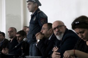 Դատարանը փոխեց «Սասնա ծռերի» անդամ Մանվել Աթոյանի խափանման միջոց 
կալանավորումը, իսկ Վարդգես Գեւորգյանինը` թողեց անփոփոխ
