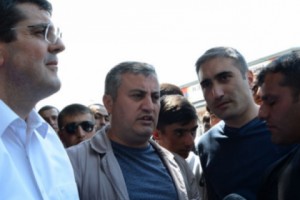 Պետնախարար Արայիկ Հարությունյանը հանդիպել է ցուցարարներին