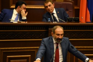 В парламенте прошло обсуждение программы правительства (фото)
