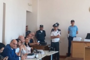 Պատգամավորներ Ֆելիքս Ցոլակյանն ու Ալիկ Սարգսյանը «զինված խմբի» գործով 
ամբաստանյալի ազատության համար երաշխավորություն են ներկայացրել