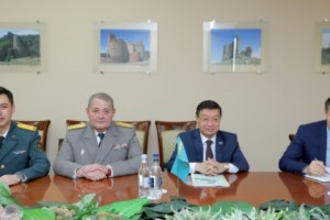 Պաշտպանության նախարարն ընդունել է Ղազախստանի դեսպանին և ռազմական կցորդին