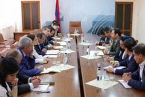 Արծվիկ Մինասյանը հանդիպել է Իրանի դեսպանին