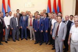 премьер-министр принял прибывших из РФ армянских предпринимателей
