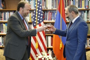 Никол Пашинян посетил посольство США в Армении по случаю Дня независимости 
Соединенных Штатов
