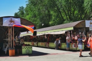 Vernissage Market Vendors Complain About Rents and Influx of Cheap Manufactured Souvenirs