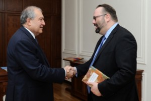 Արմեն Սարգսյանը հրաժեշտի հանդիպում է ունեցել Հայաստանում Կանադայի դեսպանի հետ