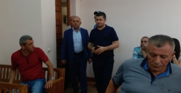 ՀՀԿ-ի և ՀՅԴ-ի պատգամավորները կաշառք ստանալու մեջ մեղադրվող քննիչի ազատության 
համար երաշխավորություն են ներկայացրել  
