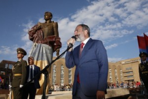 Pashinyan Attends Unveiling of Aram Manukyan Statute in Yerevan