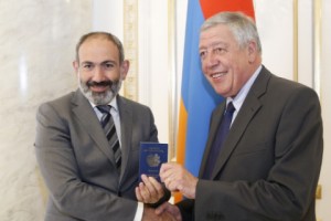 Նիկոլ Փաշինյանն ընդունել է Ֆրանսիա-Արցախ բարեկամական խմբի նախագահին