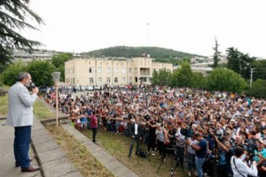 Մայիսից սկսած՝ ավելի շատ մարդ է գալիս Հայաստան, քան հեռանում. վարչապետը հանդիպել է Տավուշի մարզի բնակիչներին