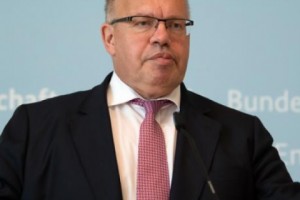 Министр экономики ФРГ предупредил о последствиях глобальной торговой войны
