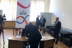 Парламент избрал членов Аудиторской палаты и совета Центробанка 
 
