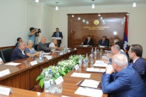 Արցախի խորհրդարանում քննարկել են 2019-2021թթ. պետական միջնաժամկետ ծրագրի նախագիծը