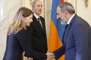Премьер-министр принял руководителя армянской миссии МВФ
