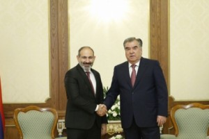 Никол Пашинян в Душанбе провел встречу с Эмомали Рахмоном
