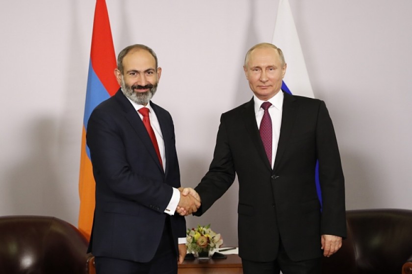 Pashinyan and Putin Briefly Meet in Dushanbe