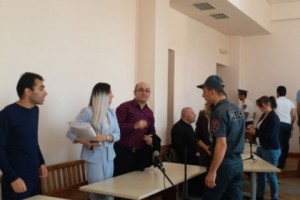 «Զինված խմբի» գործով ամբաստանյալ Գևորգ Ջնդոյանը 1մլն դրամ գրավի դիմաց ազատ 
կարձակվի