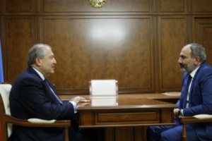 Премьер-министр Никол Пашинян и президент Армен Саркисян обсудили касающиеся 
внутриполитической ситуации вопросы
