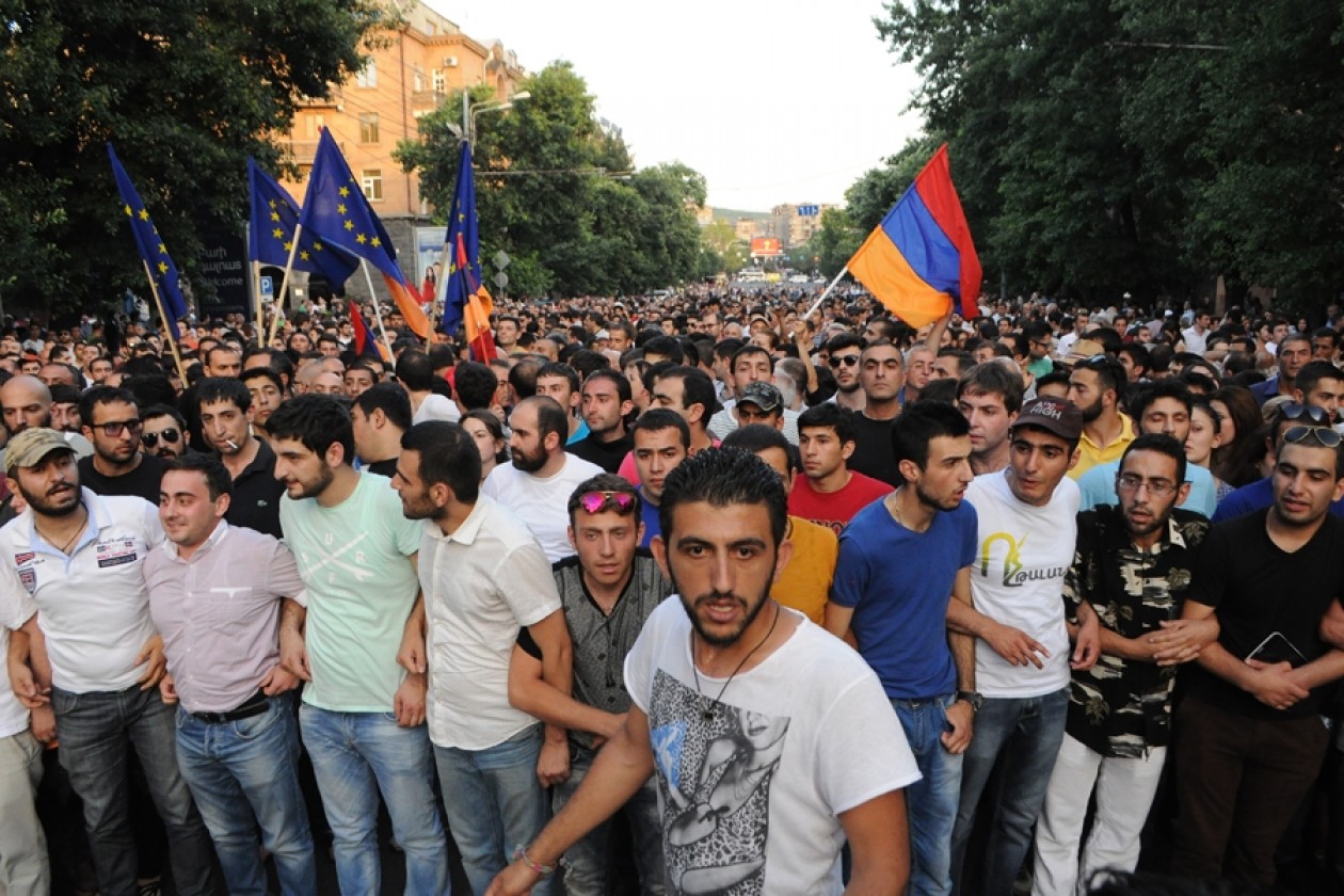 Население армении на сегодня. Армения люди. Толпа армян. Много армян. Армяне люди.