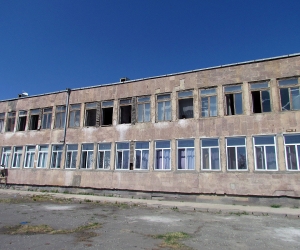 В ехегнутской школе все еще царит дух советского времени
