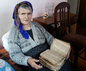 Նաստյա տատը Ջավախքում պահպանում է Արևմտյան Հայաստանից երկու դար առաջ բերված սուրբ գրքերը