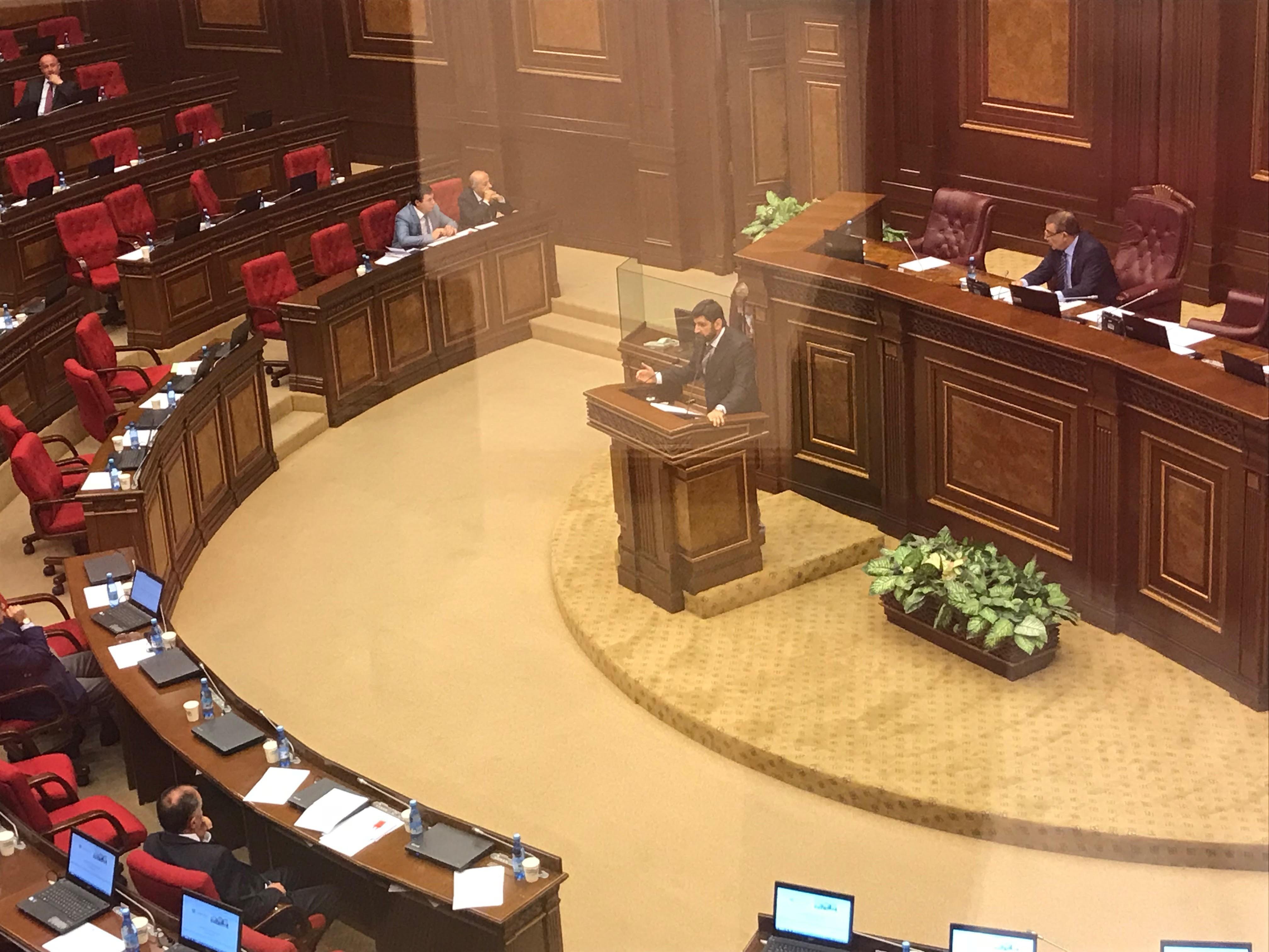 Ваге Григорян предпочитает быть членом КС при действующем, а не будущем парламенте