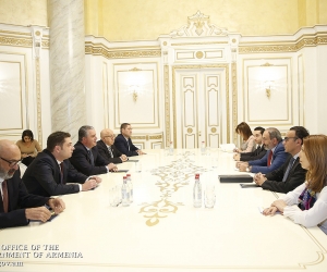 Pashinyan and Hnchak Central Board Members Discuss Armenia-Diaspora Ties
