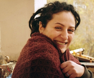 Բալկոնում Աննա Կամայն է