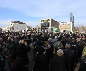 Քարոզարշավի խոչընդոտում, քաղաքական սատիրա, ոզնիանման խոտ. քարոզարշավի իններորդ օրը