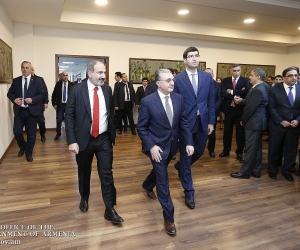 Никол Пашинян принял участие в приеме МИД по случаю Нового года и Рождества