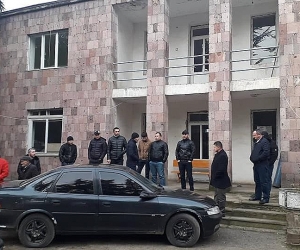 В Баграташене требуют отставки руководителя-республиканца