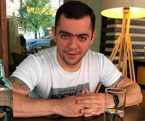 По словам Айка Саргсяна, задержанный в Праге его брат содержится в отличных условиях