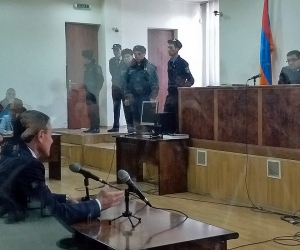 «Ասացին՝ հիմա կգյուլլեմ քեզ ստեղ, ուսադիրներս պոկեցին». ՊՊԾ գնդի գործով դատարանում ցուցմունք է տալիս ոստիկանապետ Վալերիյ Օսիպյանը