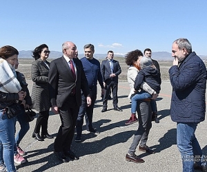 Премьер-министр с рабочим визитом отбыл в Республику Арцах