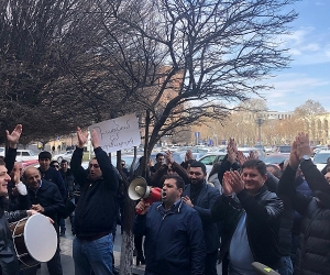 Yerevan Pawnbrokers, Foreign Currency Exchangers Protest Bill to Increase Licensing Fees