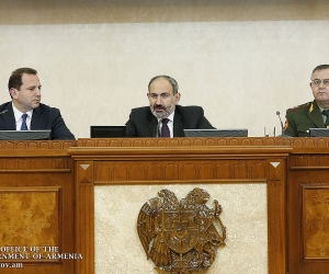 Премьер-министр встретился с участниками оперативного сбора руководящего состава Вооруженных сил