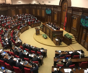 Խորհրդարանն առաջին ընթերցմամբ ընդունեց կենսաթոշակների, գովազդի մասին եւ բաժնետիրական ընկերությունների մասին օրենքների փոփոխությունները