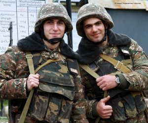 Армия обороны: спустя три года после апрельской войны (фото)