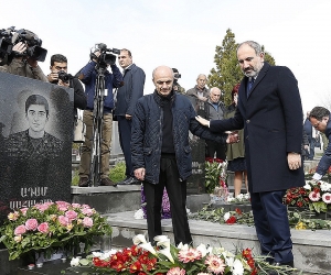 Pashinyan Pays Respects to April 2016 "Four Day War" Dead; Defends Defense Minister Tonoyan's  NYC Remarks