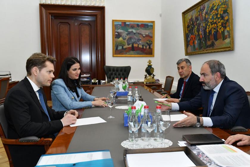 Վարչապետը Նիկոլա Ազնավուրի հետ քննարկել է Երևանում «Ազնավուր» կենտրոնի ստեղծմանը վերաբերող հարցեր