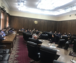 Проходит встреча кандидата в члены КС Гора Ованнисяна с парламентской фракцией “Мой шаг”