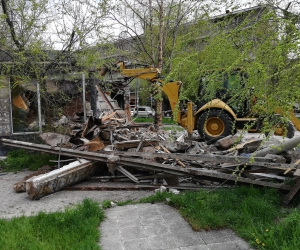 Bulldozers Raze Defunct Cafe in Yerevan's Green Ring